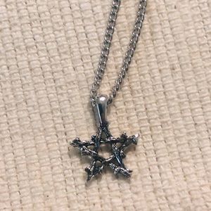 Dixi pentagram thorn necklace